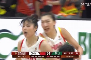 这就叫内外兼修！李月汝弧顶接球果断三分出手命中！